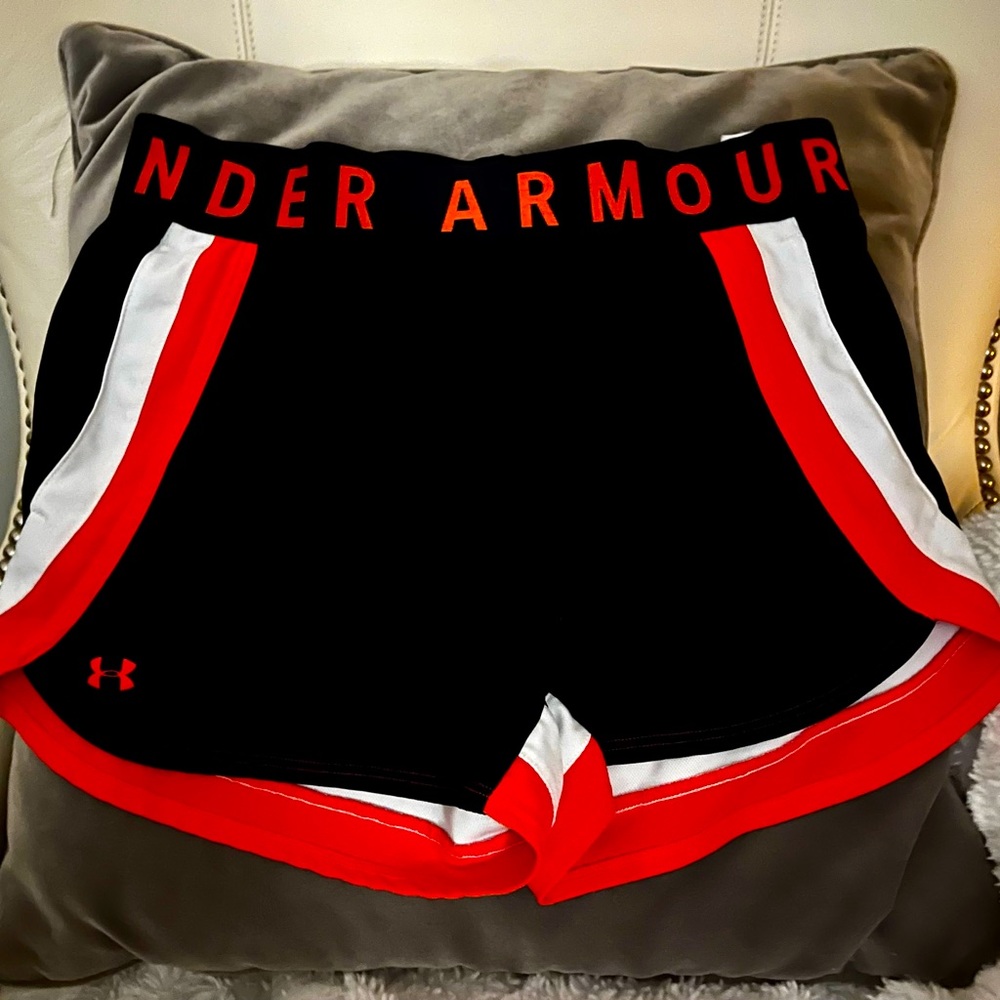 Under armour work out gym shorts. Sz M. Excellent!